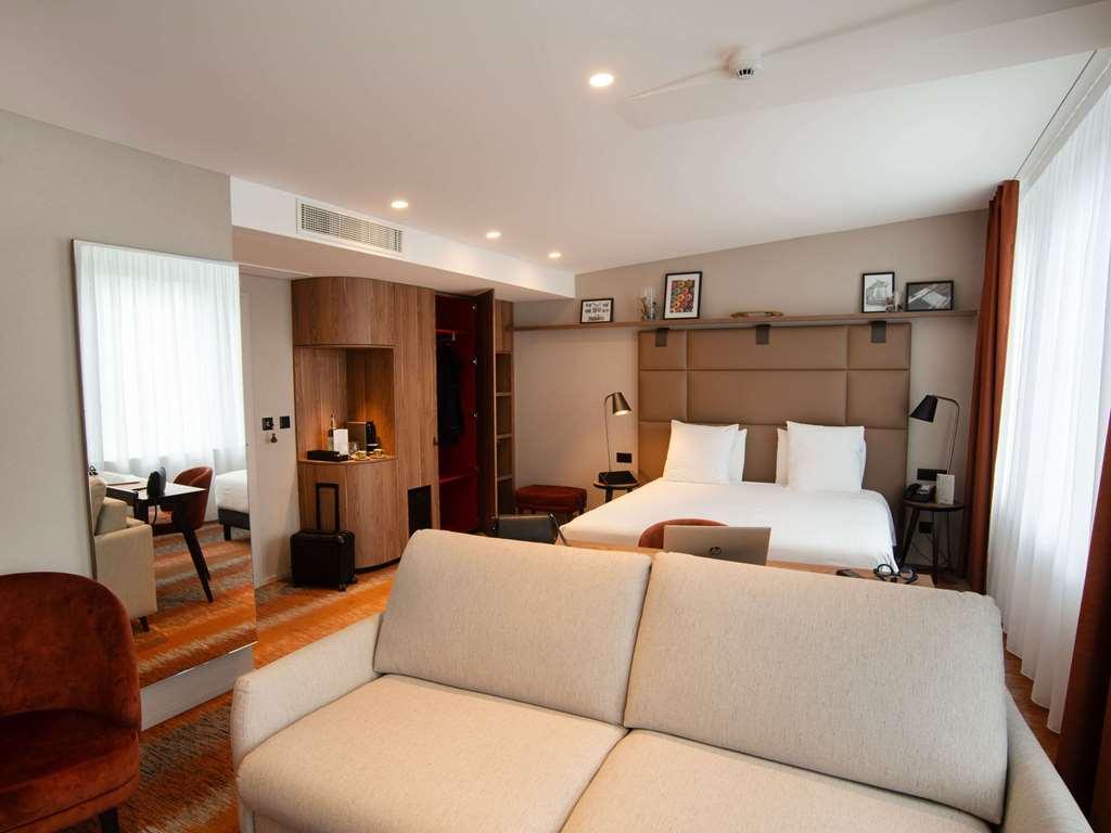 Mercure Centre Remparts Hotel 4*