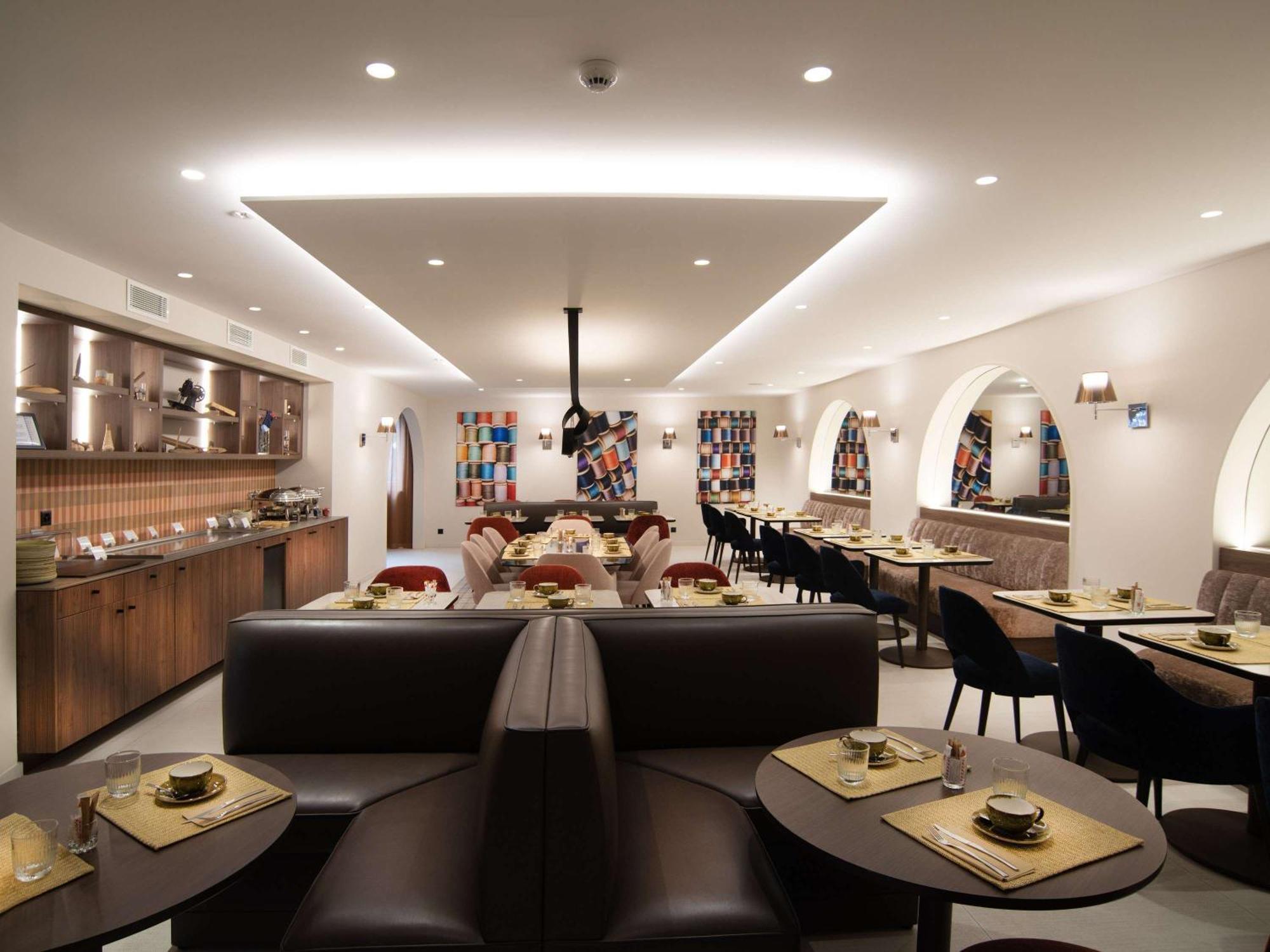 Mercure Centre Remparts Hotel 4*
