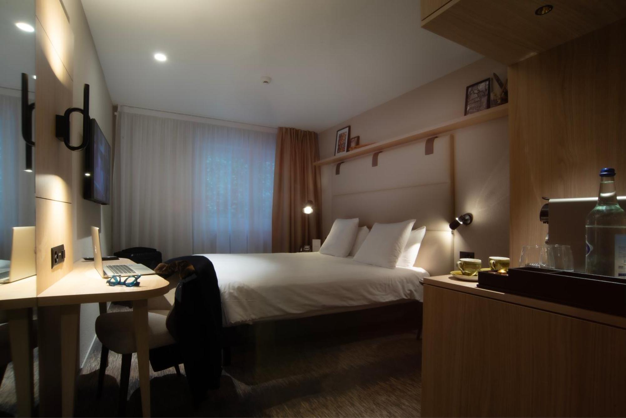 Mercure Centre Remparts 4*