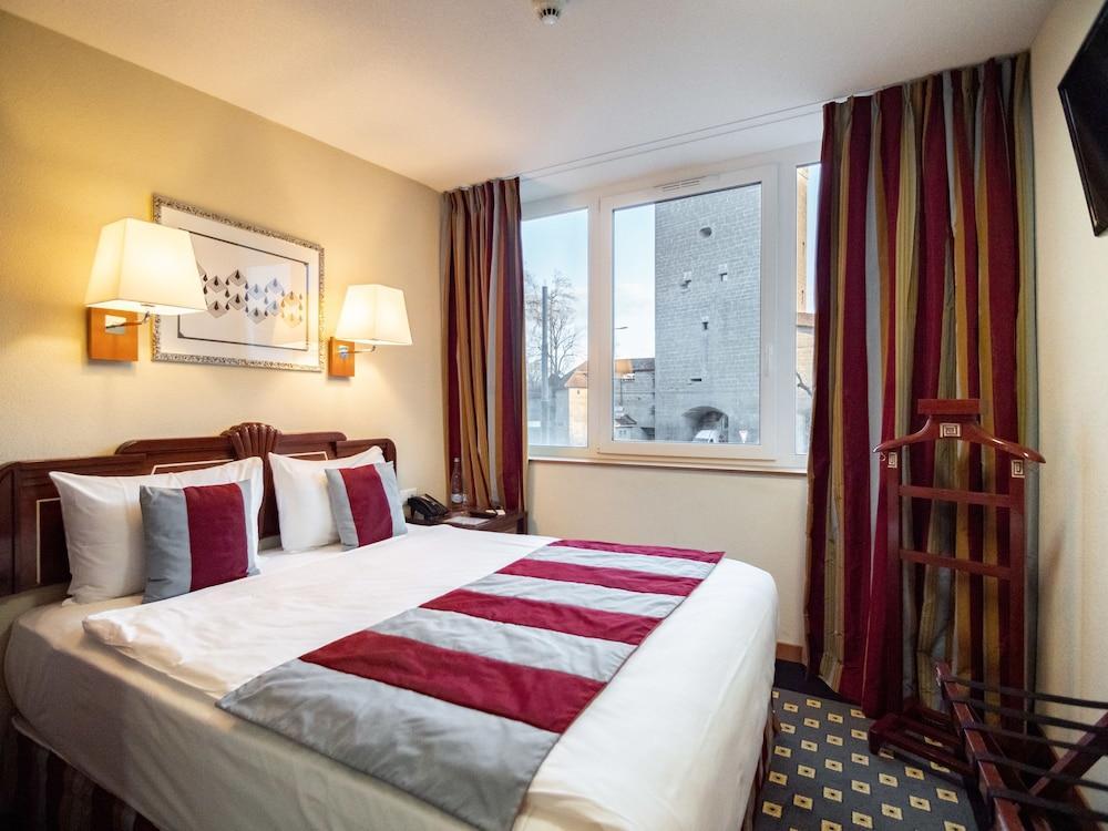Hotel Mercure Centre Remparts 4*
