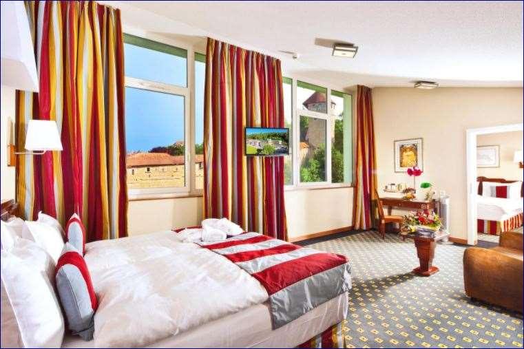 Hotel Mercure Centre Remparts 4*
