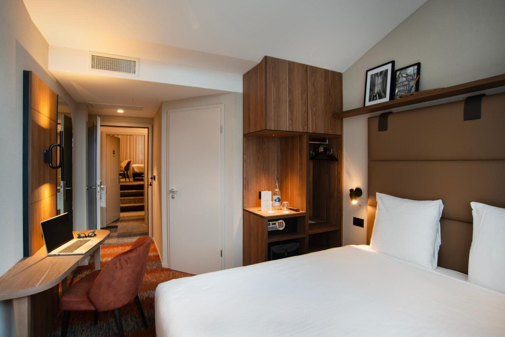 Mercure Centre Remparts 4*