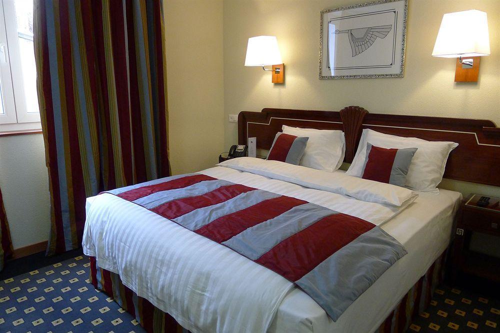 Mercure Centre Remparts Hotel 4*